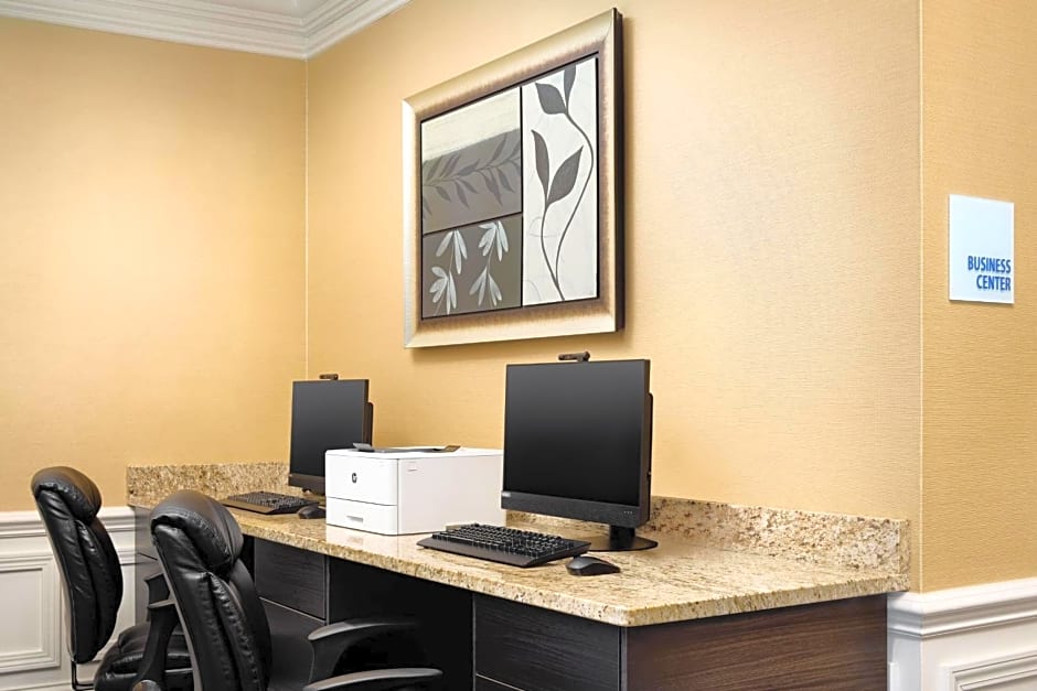 Holiday Inn Express & Suites Alpharetta