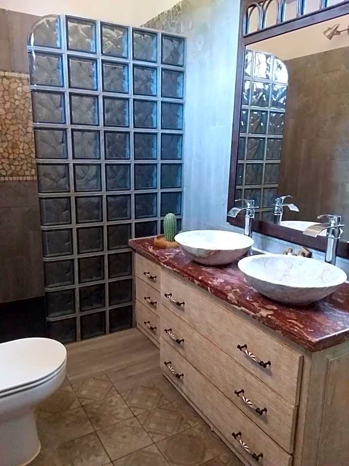 Chambre pour 2 personnes avec salle de bain privée