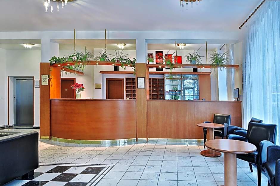 Attic Hotel