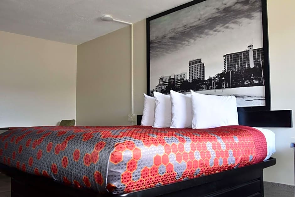 Super 8 by Wyndham Biloxi