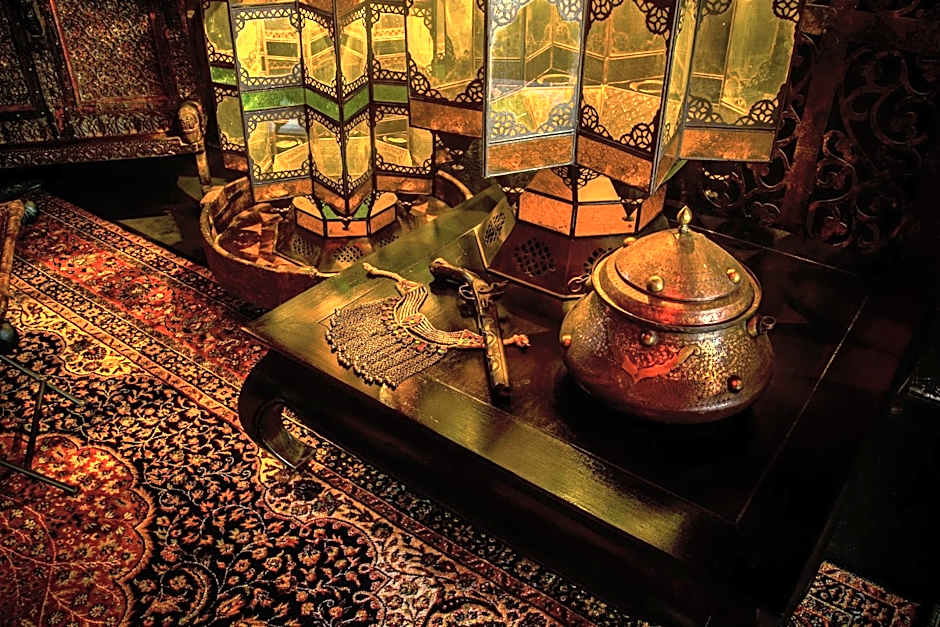 Bijou Hotel / Love and Romance