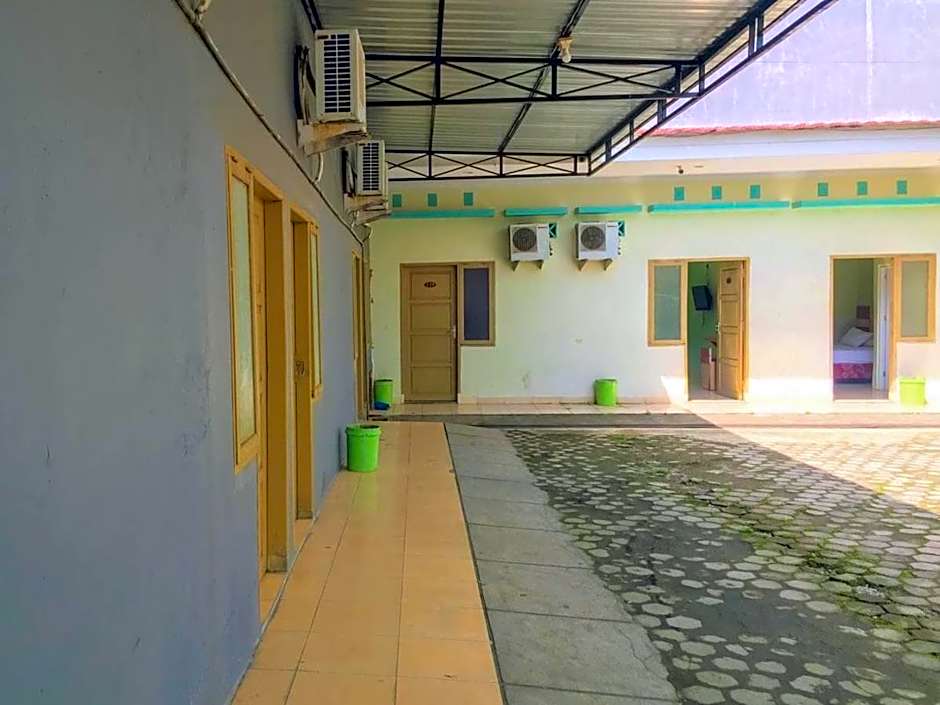 Urbanview Hotel Platinum Parepare