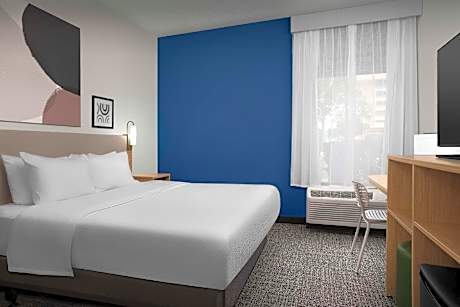 1 King Bed Mobility Accessible With Bathtub