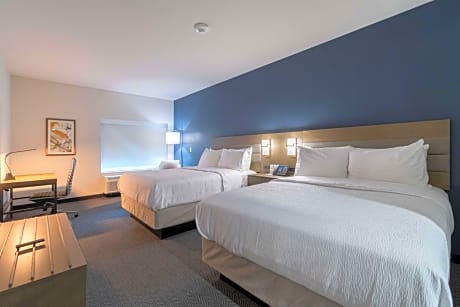 Queen Room with Two Queen Beds and Roll-In Shower - Mobility Accessible
