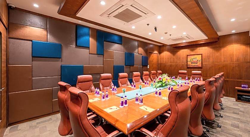 Express Inn The Business Luxury Hotel