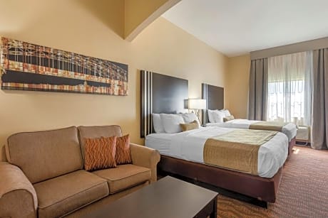 Queen Room with Two Queen Beds and Bath Tub - Mobility Accessible