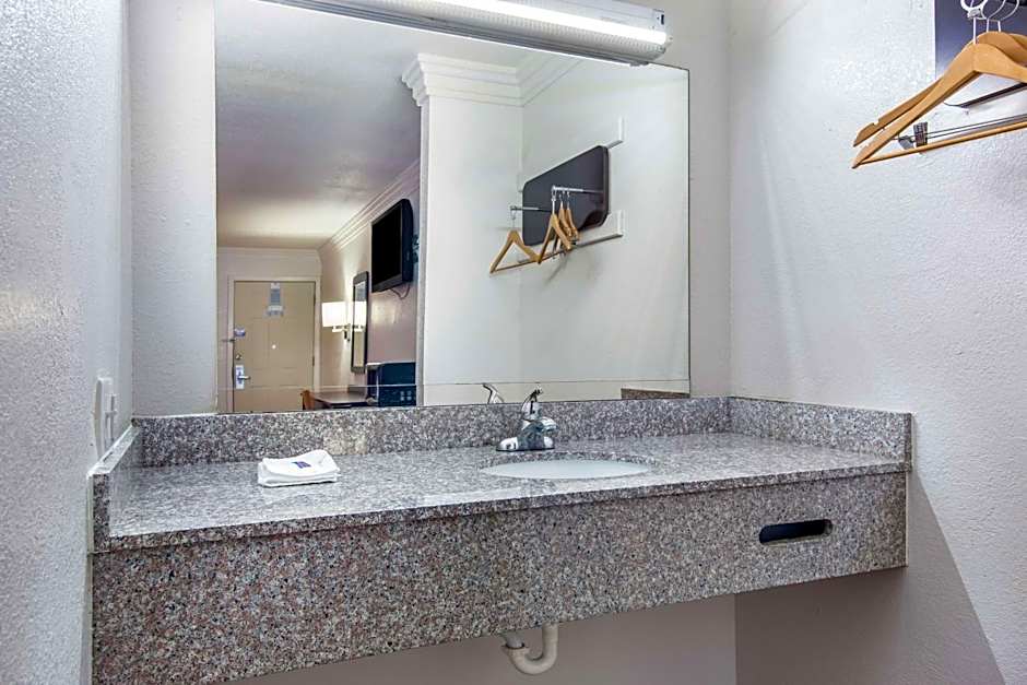 Motel 6-Marshall, TX