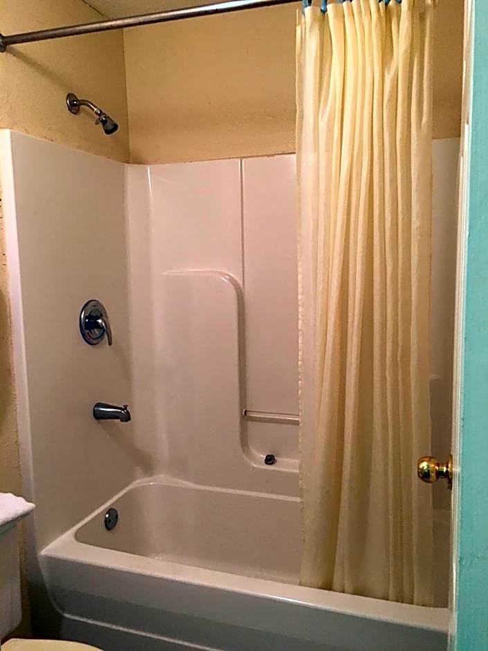 Garden Inn & Suites