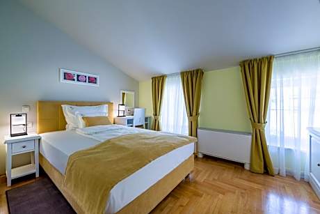 Standard Single Room with Street View