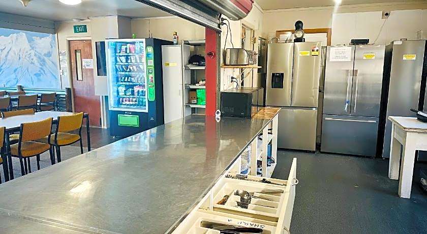 The Crossing Lodge and Backpackers