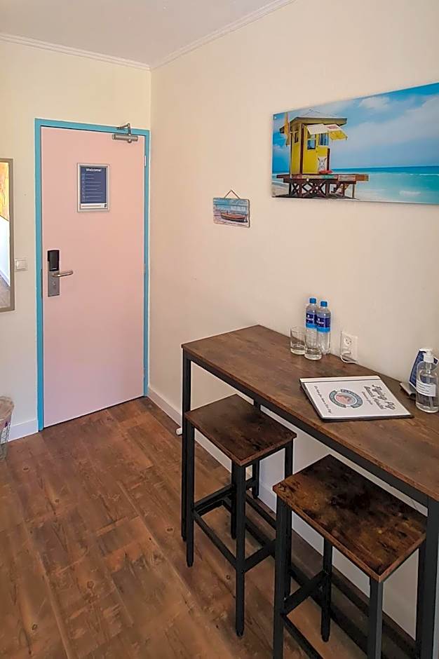 The Flying Pig Beach Hostel Age 18 to 40