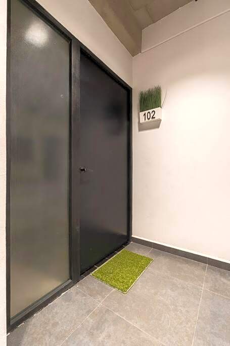 P102 Modern 3Bdrm 2bath private balcony & Rooftop