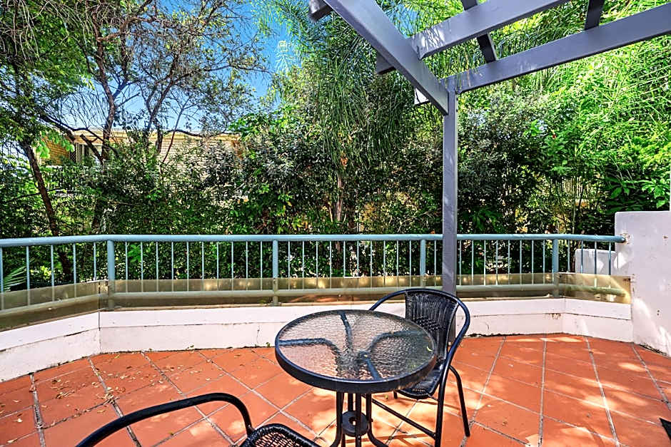 Santa Fe by the Broadwater