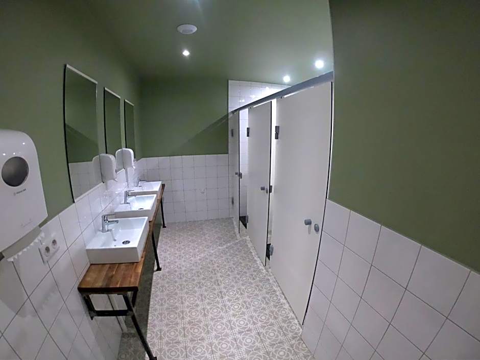 Georges Hostel & Café