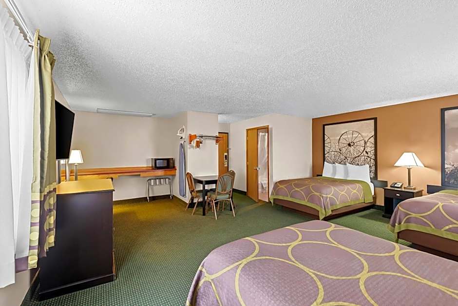 Super 8 by Wyndham Jefferson