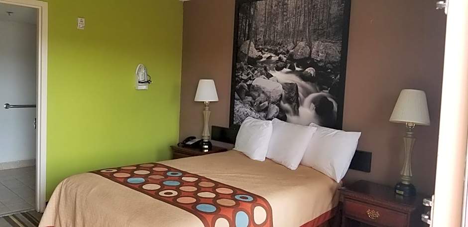 Super 8 by Wyndham Ruther Glen Kings Dominion Area