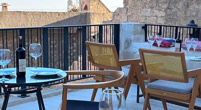 TUĞMANER  Small House AJAR