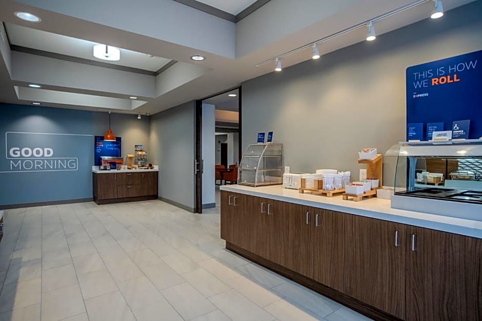 Holiday Inn Express & Suites Cleveland By IHG