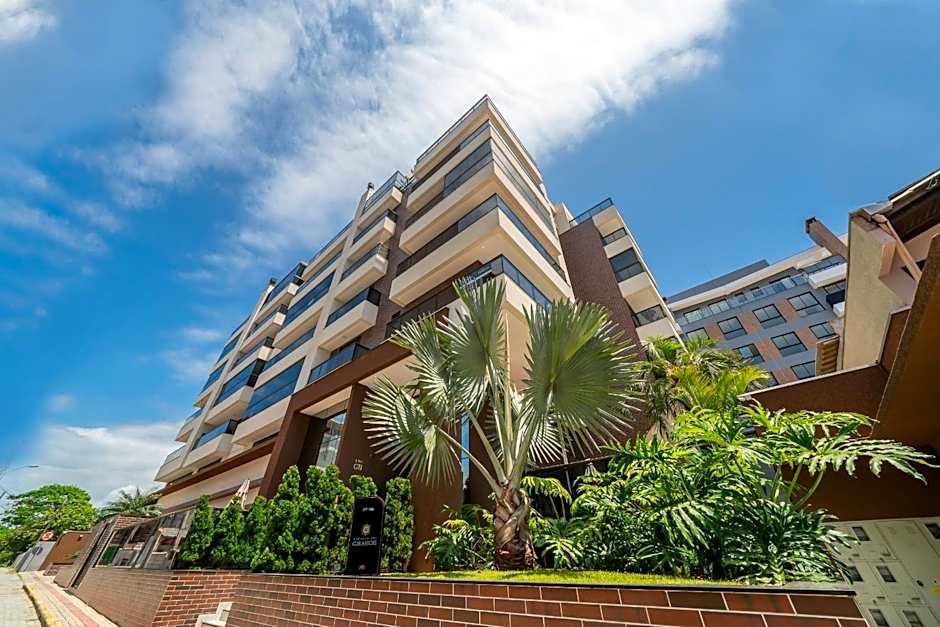 Recanto dos Girassóis 203 - Excelente apartamento 2 quartos em prédio com piscina - à 200m do mar - (Consultar serviços de roupa de cama e banho)