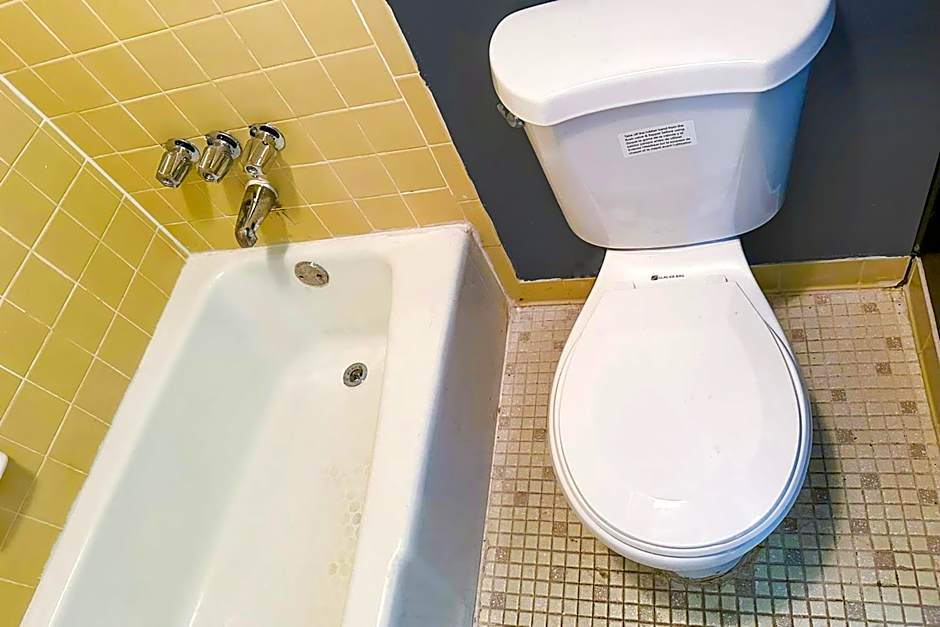 Hahira Inn By OYO near Valdosta