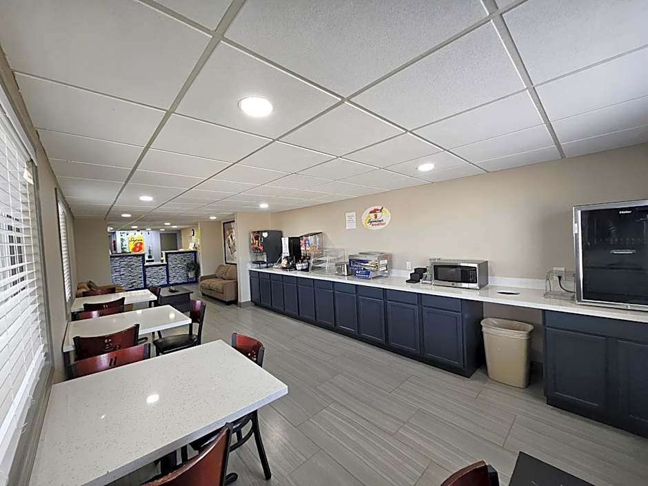 Super 8 by Wyndham Buffalo