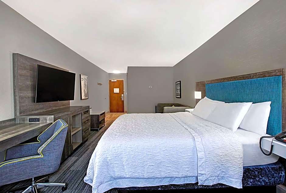 Hampton Inn By Hilton Westfield