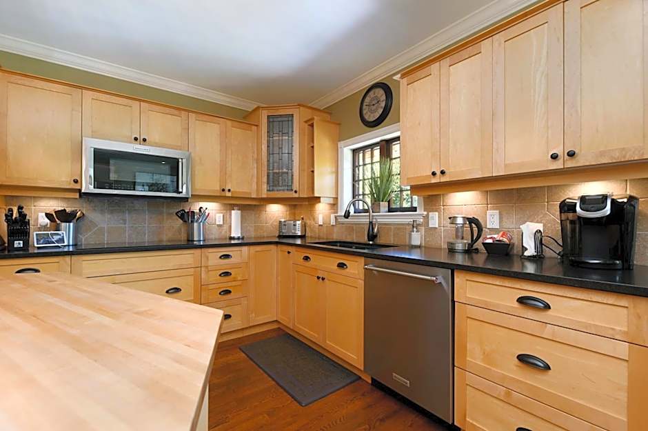 Character Stay across Swan Lake Nature Sanctuary