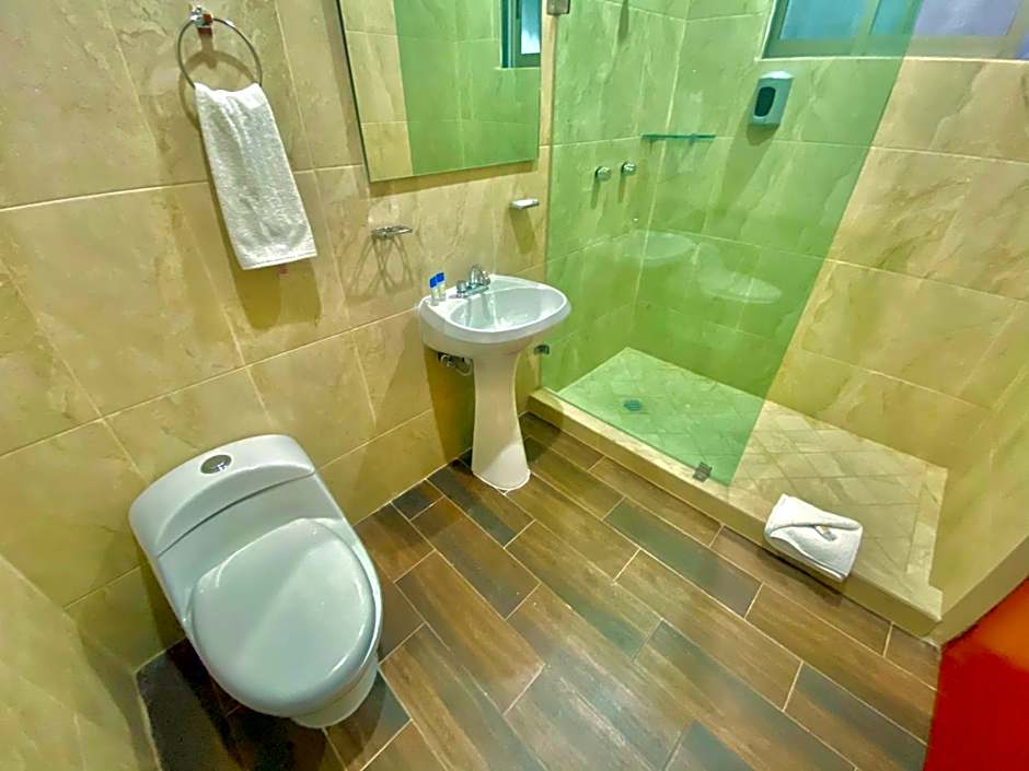 La Lola Hotel & Suites