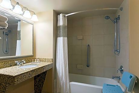 Deluxe Queen Room with Two Queen Beds - Non-Smoking