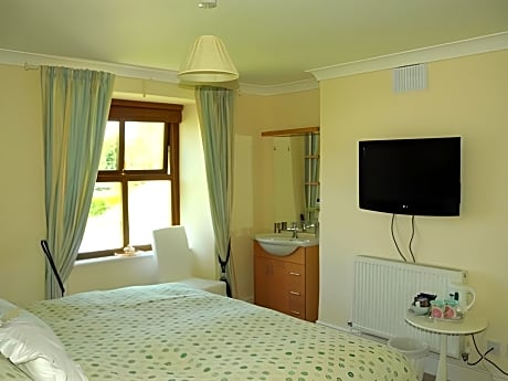 Double or Twin Room with Private External Bathroom