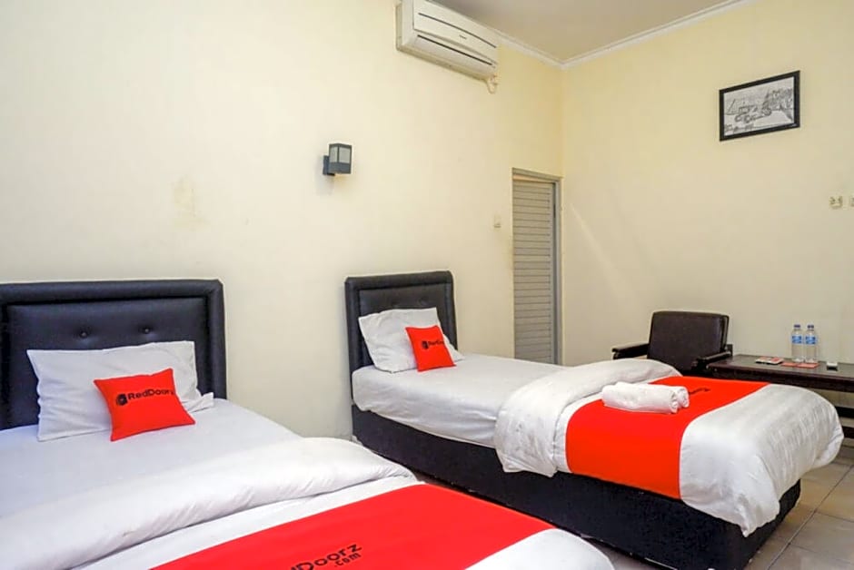 RedDoorz @ Hotel Sartika Yogyakarta