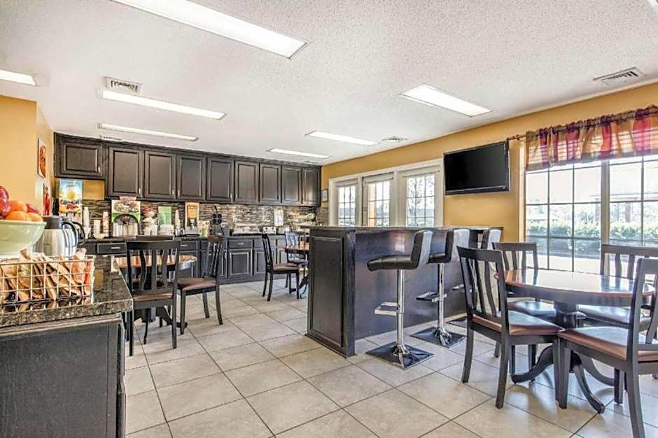 Quality Inn Bessemer I-20 exit 108