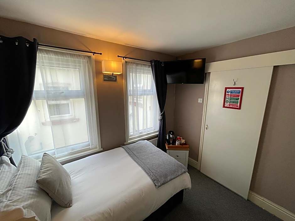 McGraths Hotel & Public Bar