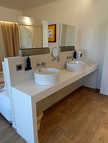 Deluxe Suite with Sea View