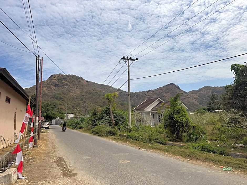 Sumbawa Maluk Homestay Kost tika