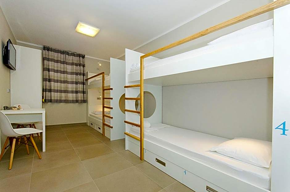 Hostel Dvor