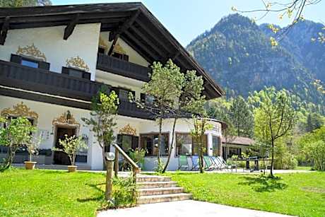 Pension Almhof Baumgarten