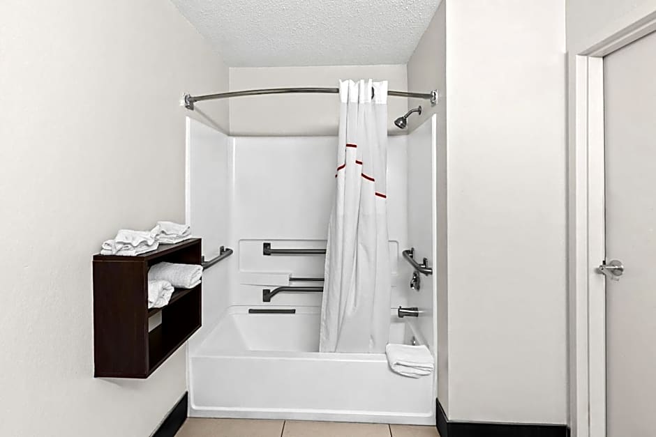 Red Roof PLUS+ & Suites Atlanta Airport South
