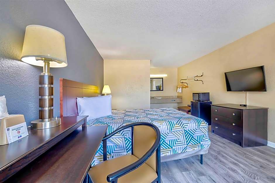 Motel 6 Effingham, IL