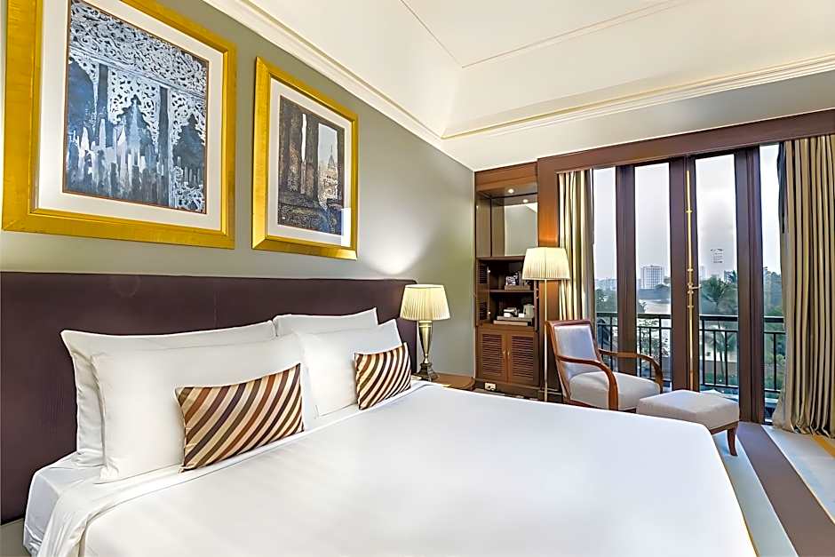 Chatrium Hotel Royal Lake Yangon