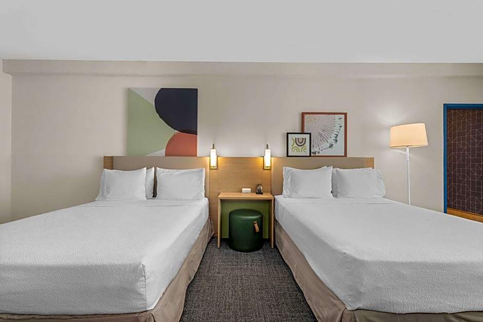 Spark by Hilton Bakersfield Central