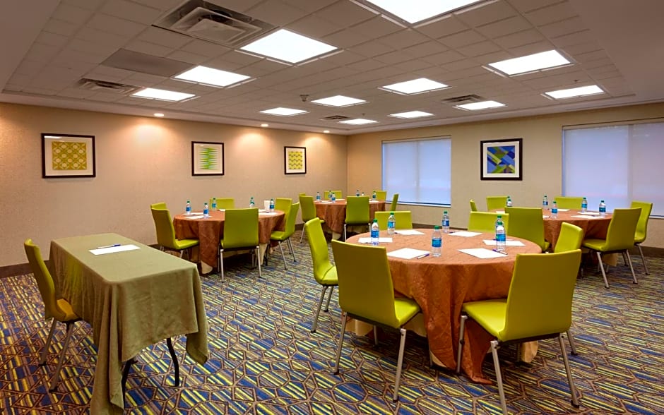 Holiday Inn Express & Suites El Paso I-10 East By IHG