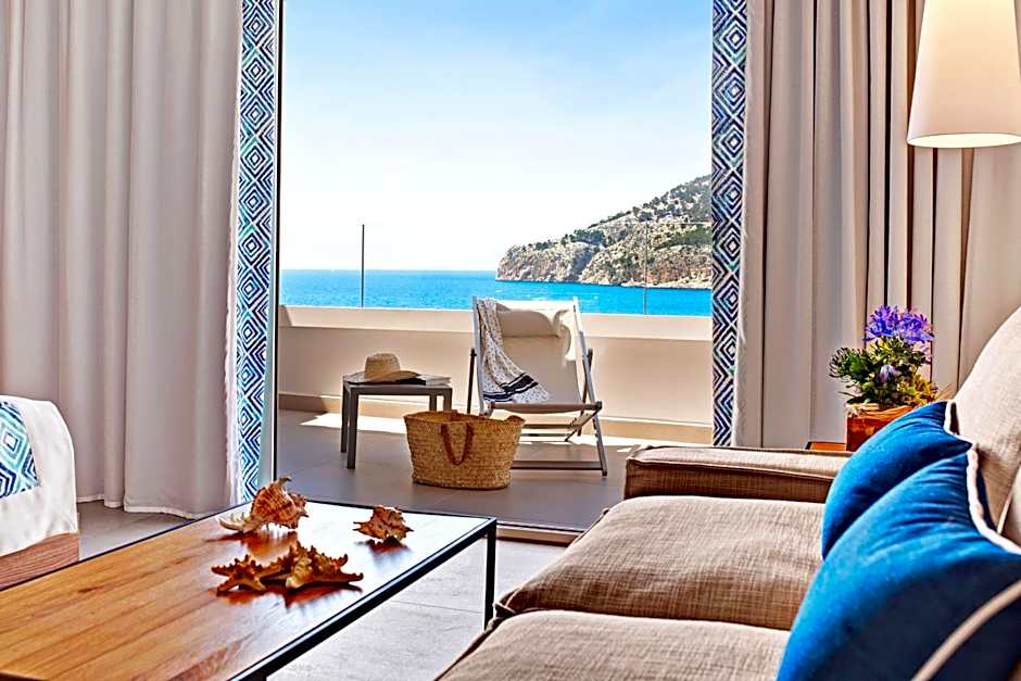 Bahia Camp de Mar Suites