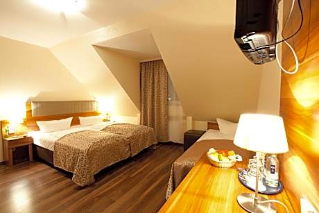 Triple Bed Room