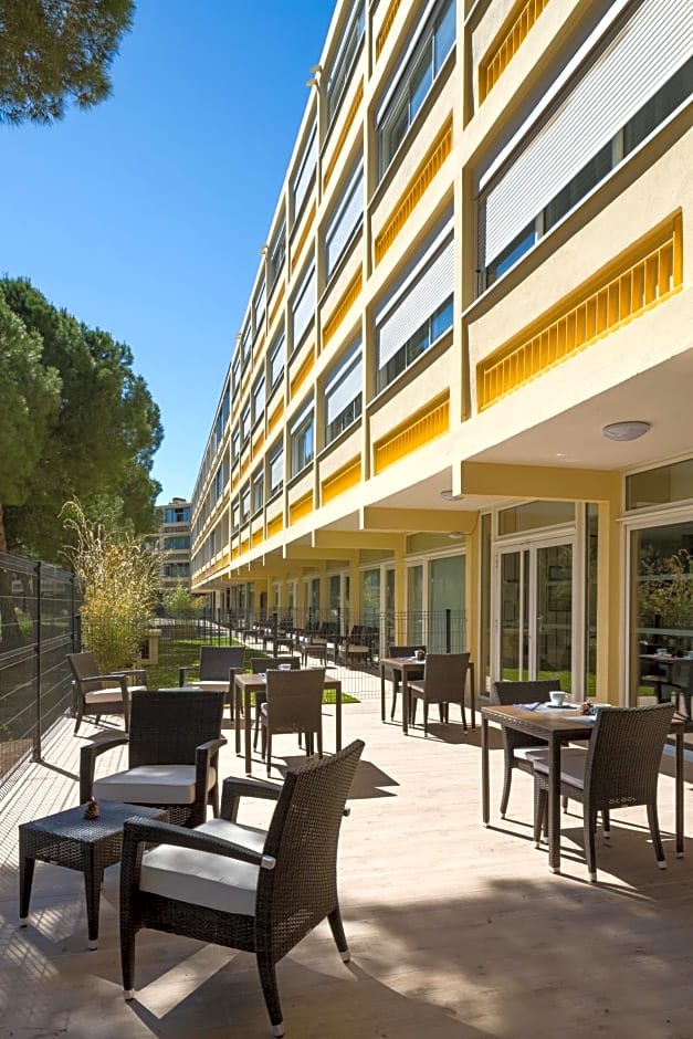 Operalia Hotel les Pins