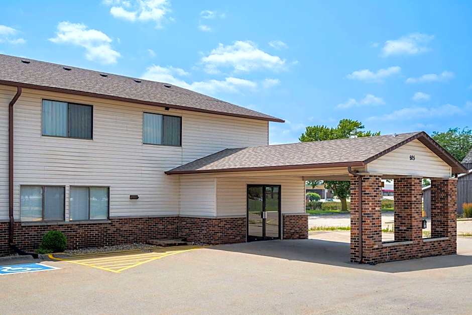 Super 8 by Wyndham Dyersville