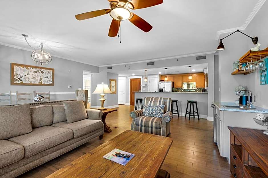 Cozy Bayside Retreat at Lasata , Stunning Panoramic Views ,Steps away from Baytowne Wharf, 3 Bedrooms 3 full baths !!