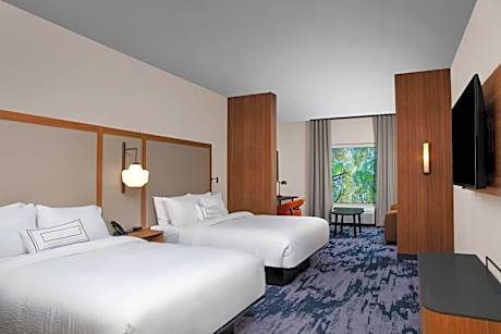 Queen Suite with Two Queen Beds, Sofa Bed and Bathtub - Mobility Access