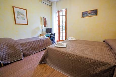 Triple Room with Garden View