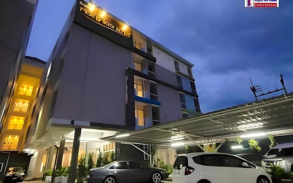 Charoenchit House